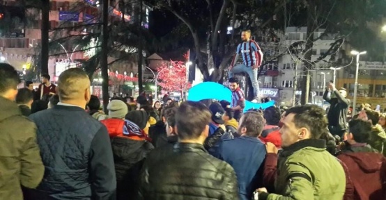 Stadyumdaki coşku sokaklara taşındı