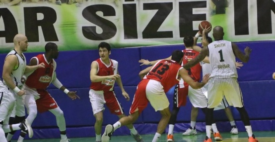 Akhisarlı devler son nefeste maçı kopardı