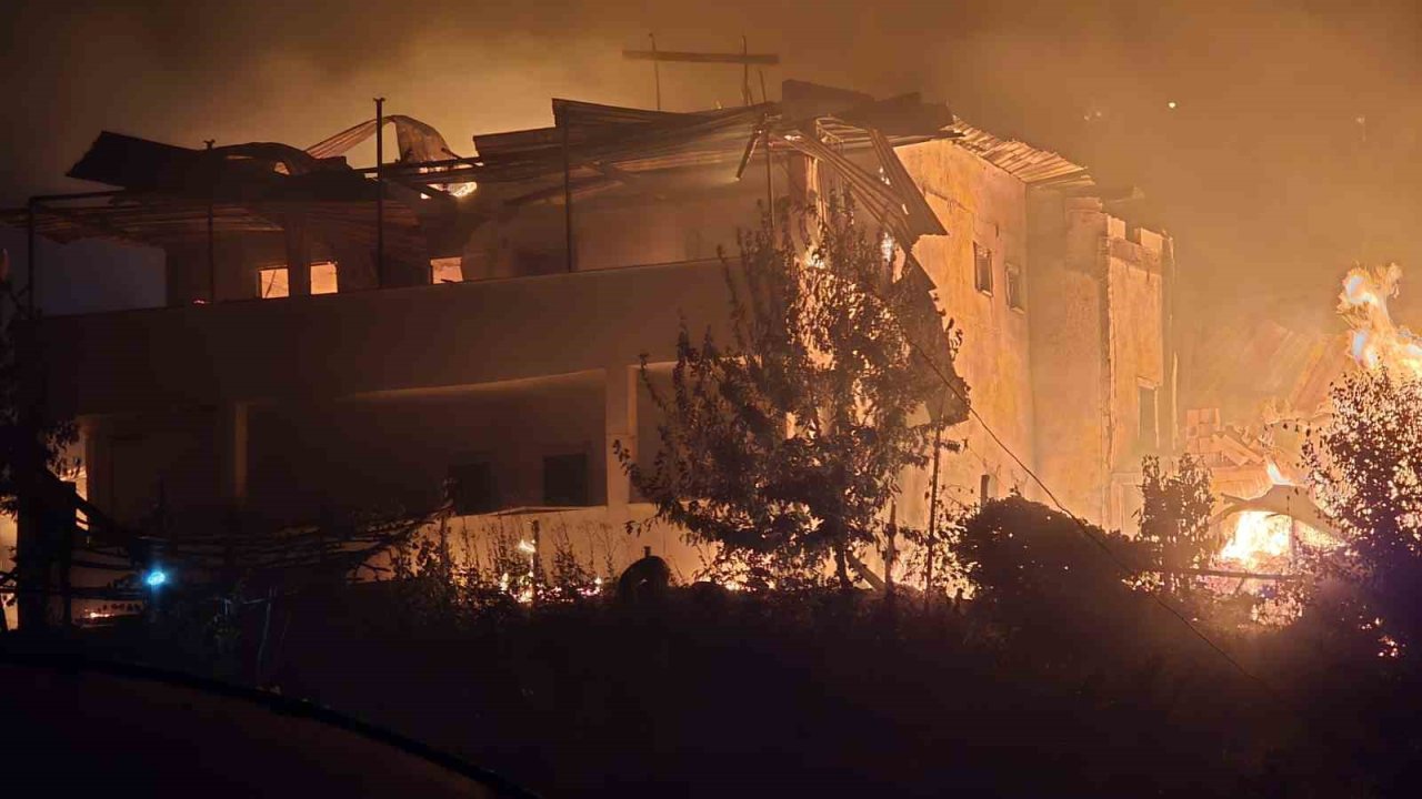 Karabük’teki Orman Yangınlarında 40 Ev Alevlere Teslim Oldu