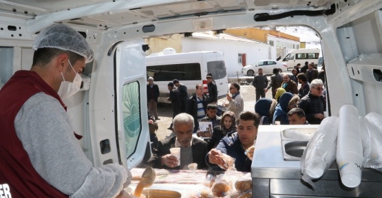 İranlı turistlere sıcak çorba