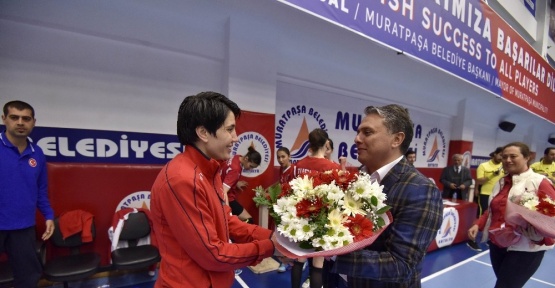 Muratpaşa A Milli Bayan Hentbol takımına uğurlu geldi