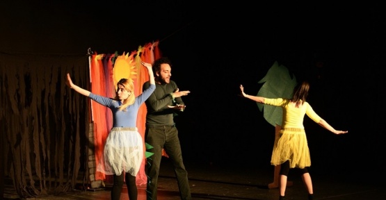 Maltepe Belediyesinden çocuklara İngilizce tiyatro oyunu