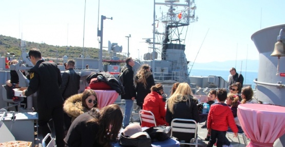 Foça Deniz Üs Komutanlığına ziyaretçi akını