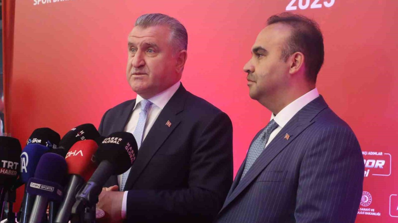 Gençlik Ve Spor Bakanı Bak İle Sanayi Ve Teknoloji Bakanı Kacır,