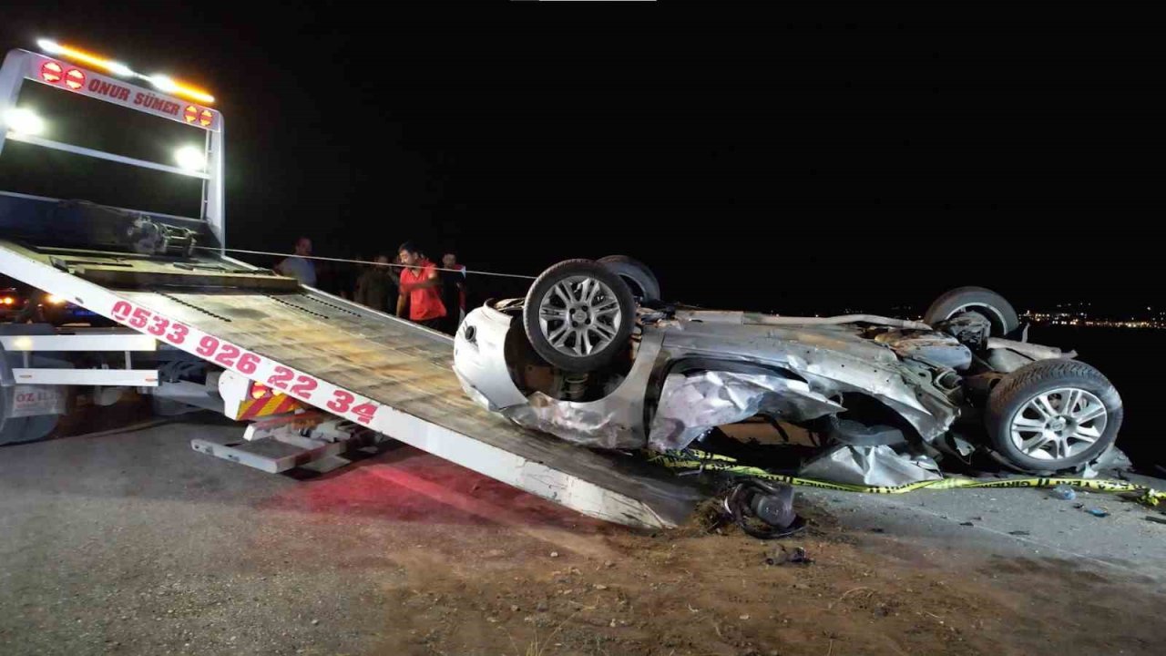 Ankara’da İki Otomobil Kafa Kafaya Çarpıştı: 3 Ölü