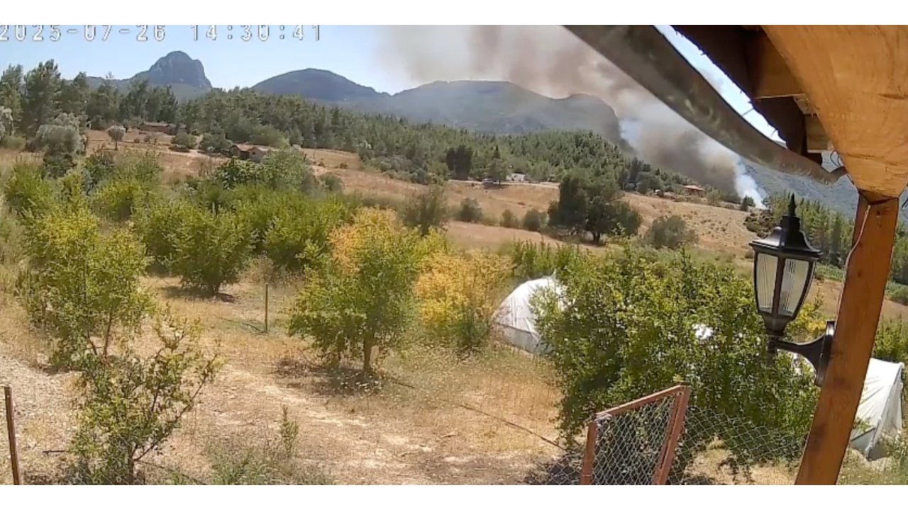 Antalya’da 3 Ev, 4 Ahırın Yandığı Orman Yangınının Başladığı An Güvenlik Kamerasında