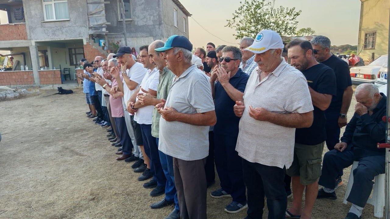 Biri Kazada, Diğeri Hastanede Vefat Eden Çift Yan Yana Toprağa Verildi