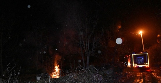 Tosya’da iki katlı bağ evi tamamen yandı