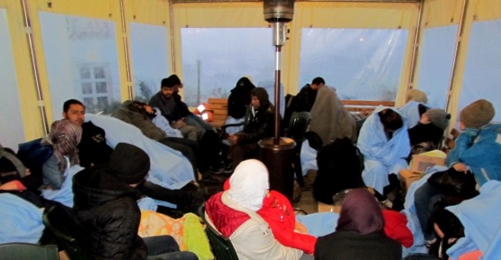 Çeşme’de denizden ve karadan 105 sığınmacı yakalandı