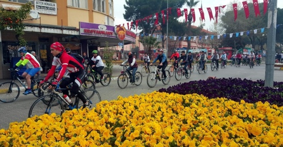 Kalp sağlığına dikkat çekmek için pedal çevirdiler