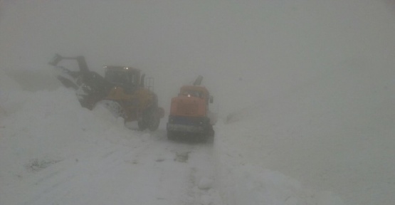 2600 rakımda karla mücadele çalışması