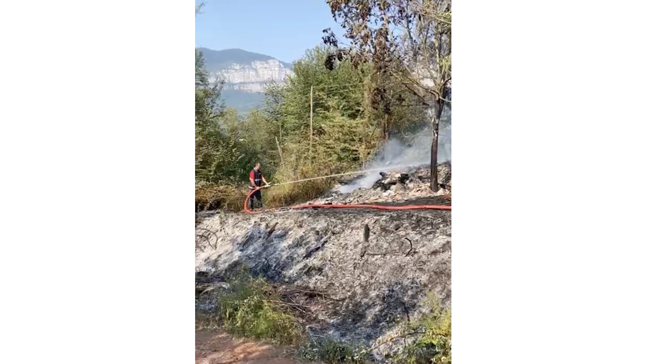 Alevlere Teslim Olan Ev Küle Döndü, İki Kardeş Yaralı Kurtuldu