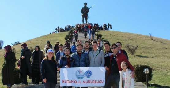 KYK’lı öğrenciler Dumlupınar Şehitliğinde