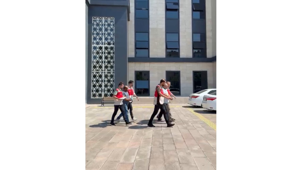 Çanakkale’de 58’er Yıl Hapis Cezasıyla Aranan 2 Şahıs Yakalandı