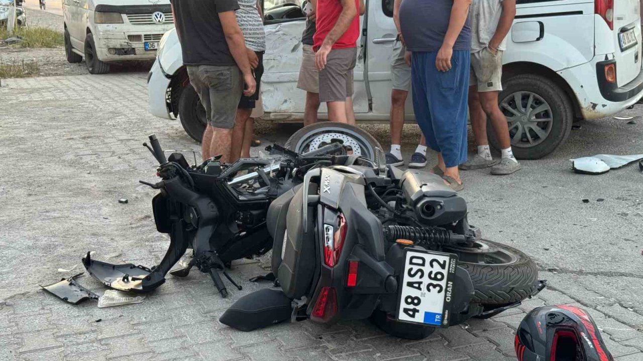 Fethiye’de Motosiklet İle Hafif Ticari Araç Çarpıştı: 1 Ölü