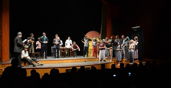 Osmangazi Belediyesi tiyatrocuları seyirciyle buluştu