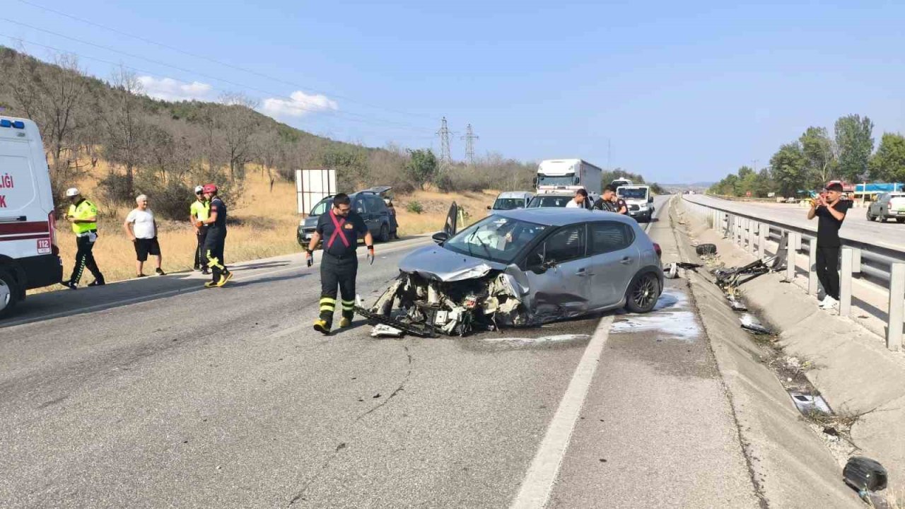 D100’de Otomobil Kanala Düştü: 3 Yaralı