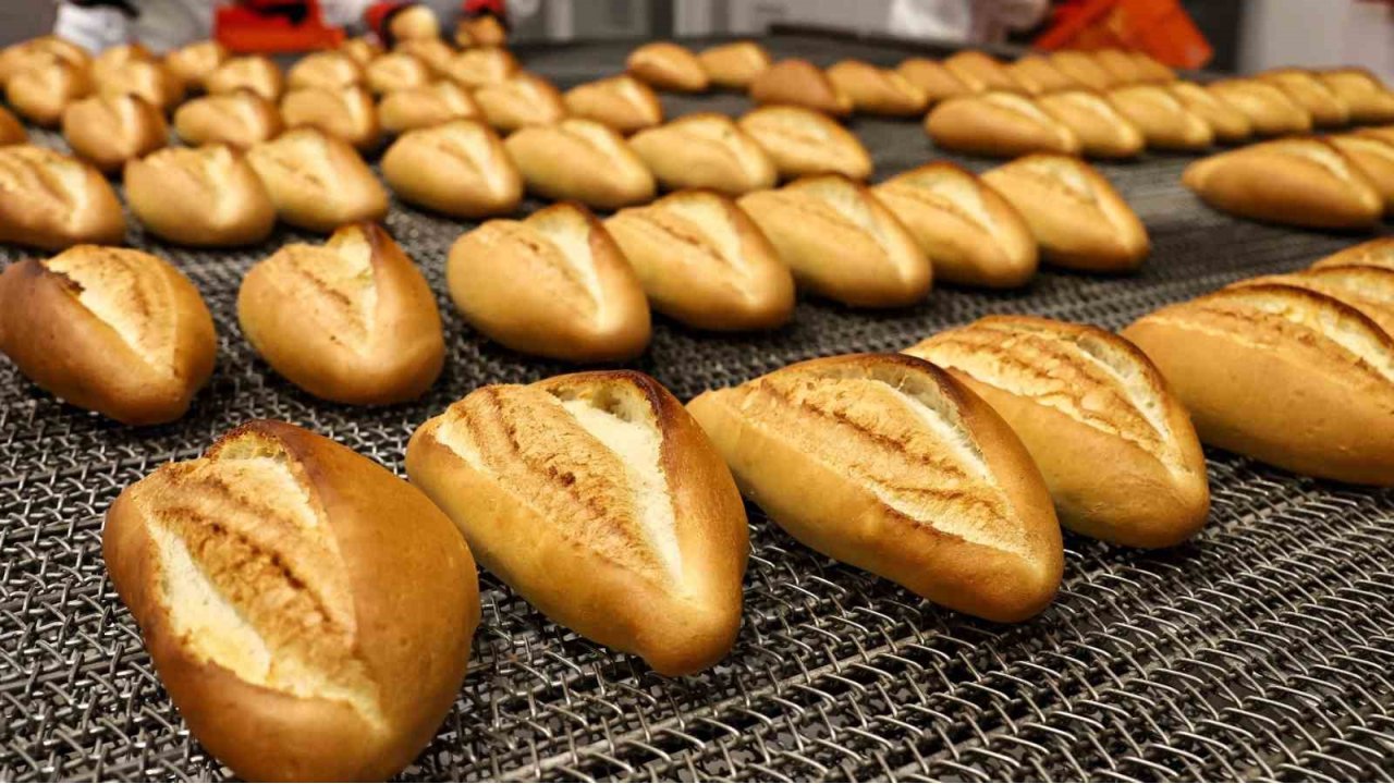 Ekmeğe Gizli Zam: Fiyatı Sabit Kalan Ekmeğin Gramajı Düştü