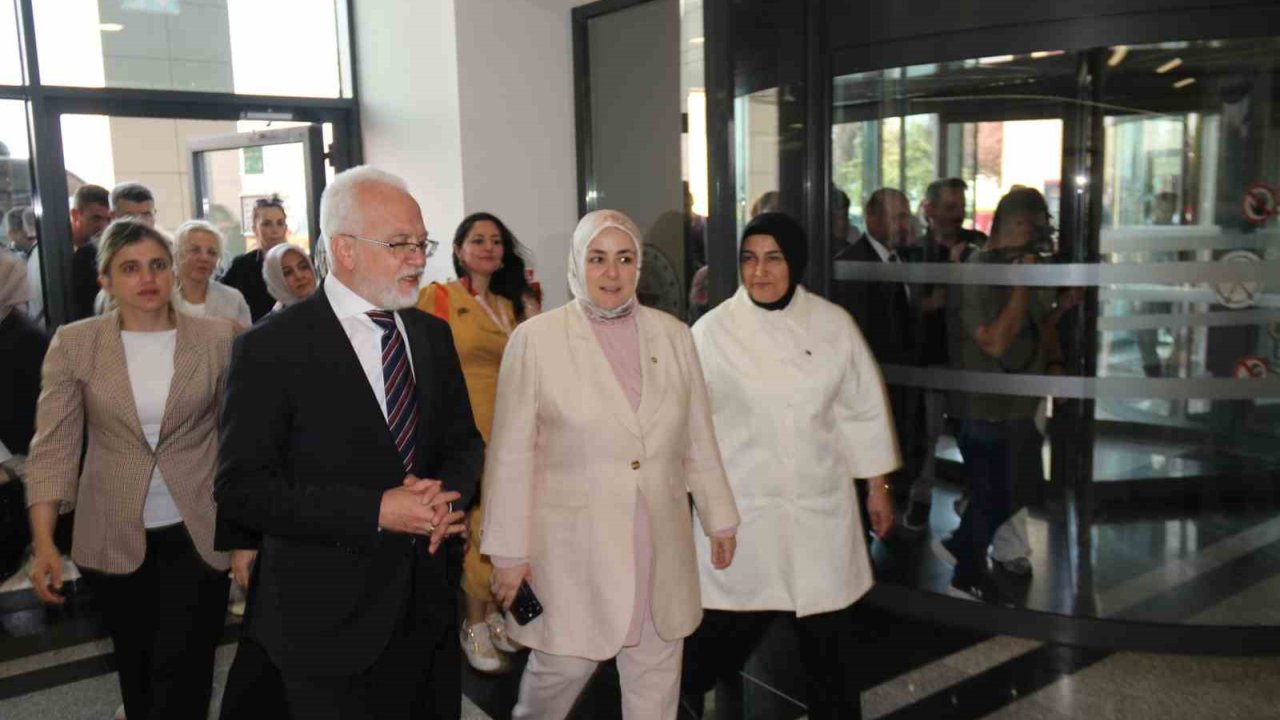 Ak Parti İstanbul Milletvekili Ercan, Orman Yangınında Yaralanan Personeli Hastanede Ziyaret Etti