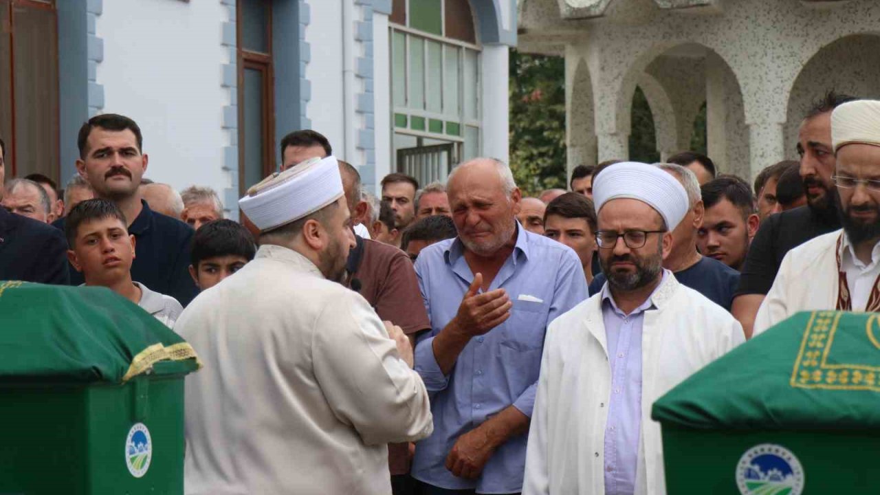 Yan Yana Toprağa Verilen İki Kardeşin Ardından Yürek Burkan Detaylar Kaldı