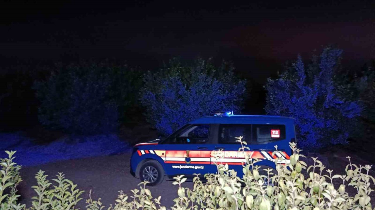 Adana’da Düşen Eğitim Uçağının Enkazında Ekipler İnceleme Yaptı