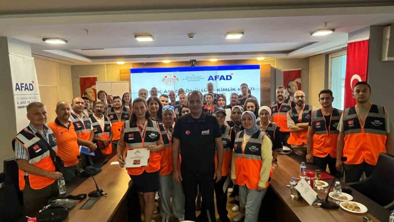 Manisa’da Destek Afad Gönüllülerine Kimlik Kartları Teslim Edildi