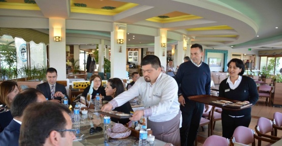 Protokole öğle yemeğinde özel servis