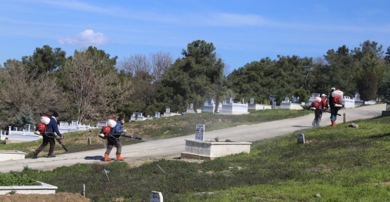 Edirne’de mezarlıklar ilaçlanıyor