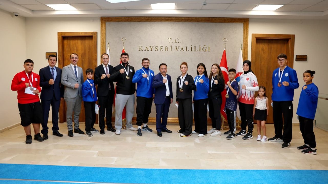 Vali Çiçek, Balkan Şampiyonu Erva Sporcularını Kabul Etti