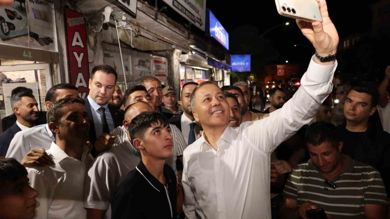 Bakan Yerlikaya Ağrı’da Esnafla Buluştu