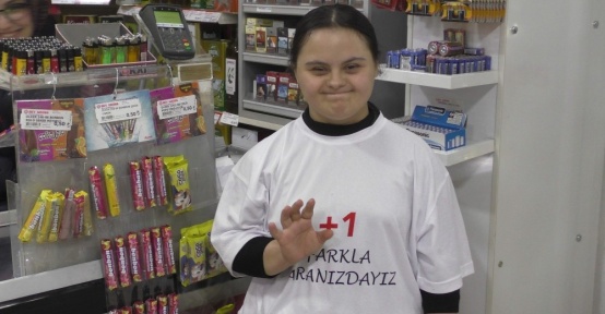 Beyşehir’de down sendromlu öğrenciler AVM’lerde mesai yaptı
