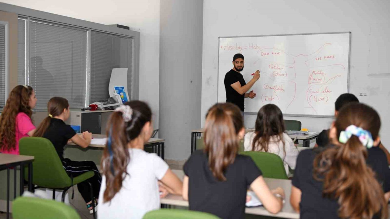 Yabancı Üniversite Öğrencilerinden Osmangazili Çocuklara İngilizce Eğitimi