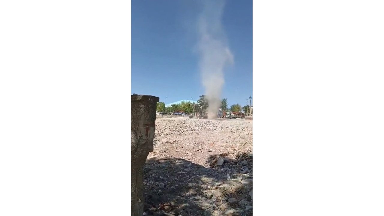 Çıkan Hortumu Gören Çocuğun Tepkisi Gülümsetti