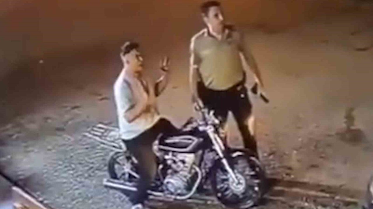 İki Genç, Bekçilerden Böyle Kaçtı