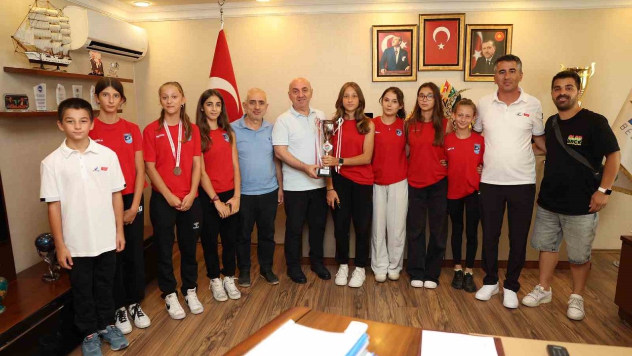 Şampiyon Darıca Sporcular Kupalara Ambargo Koydu