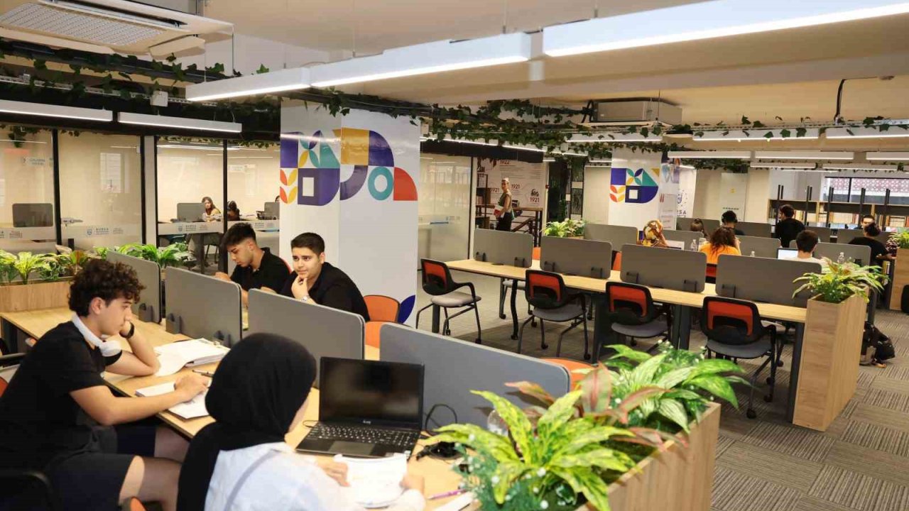 Gençliğe Yatırım Sürüyor: Gemlik Gençlik Merkezi Hizmete Açıldı