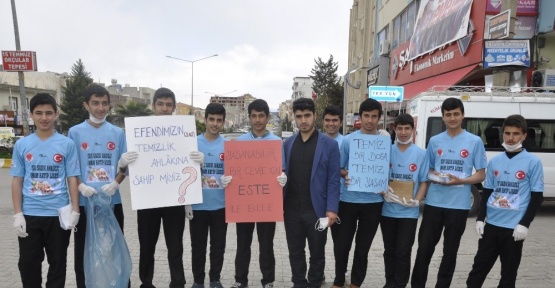 Öğrenciler çöp topladı