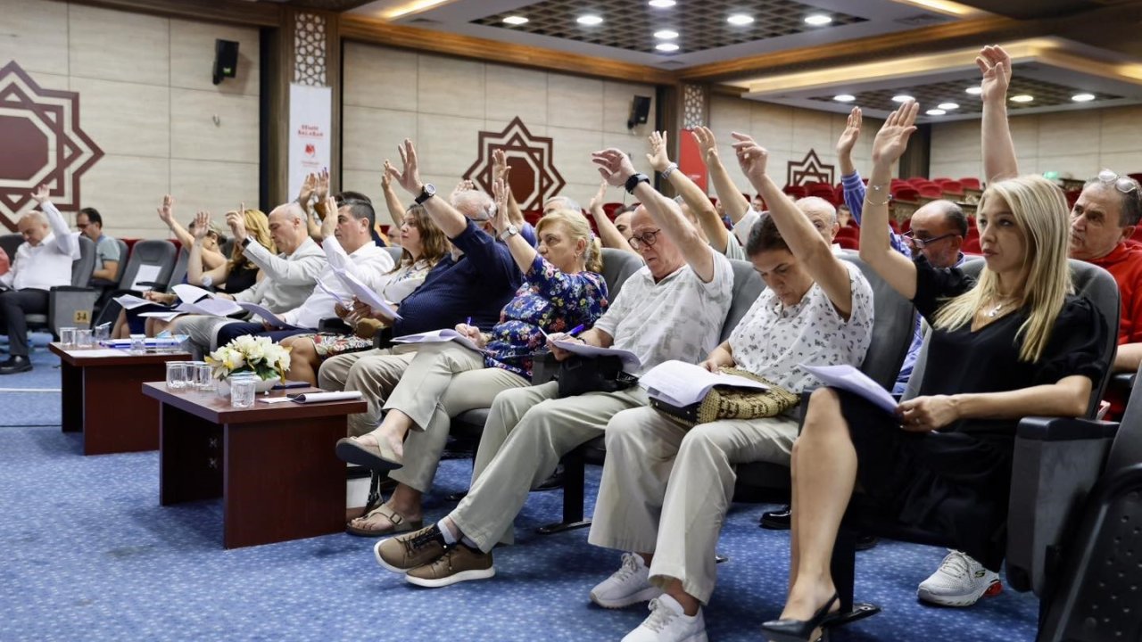 Yunusemre Belediyesi, Ferdi Zeyrek Millet Çarşısı’nı Büyükşehire Devrediyor