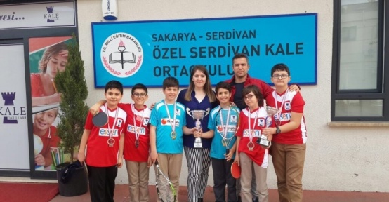 Serdivan Kale Koleji sporda başarıya doymuyor