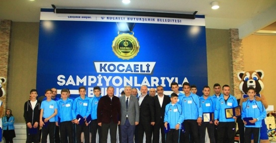 Başkan Karaosmanoğlu, başarılı sporcularla buluştu