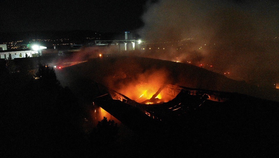 Çorum’daki Tekstil Fabrikası Yangını Kontrol Altına Alındı
