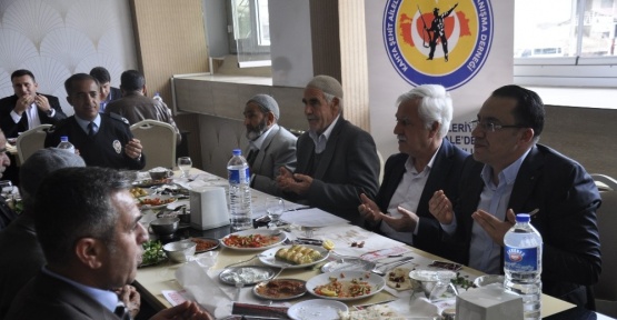 İlçe protokolü şehit aileleri ile bir araya geldi