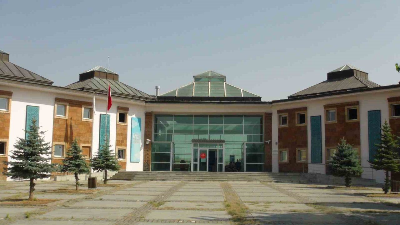 Ahlat Müzesi Geçici Olarak Ziyarete Kapatıldı