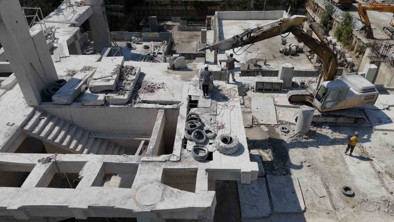 Kadıköy’deki Spor Kompleksi Tamamlanamadan Çürümeye Terk Edildi