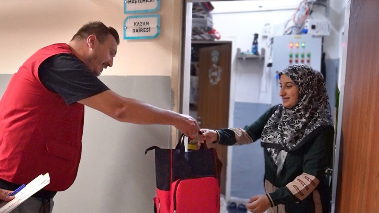 Küçükçekmece Belediyesi, ‘Yenidoğan Bebek Seti’ İle Ailelerin Yüzünü Güldürüyor