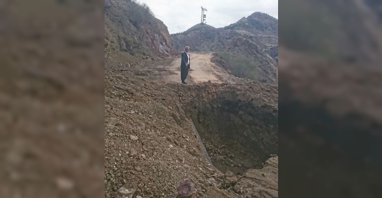 Kazı çalışması yolu ulaşıma kapattı