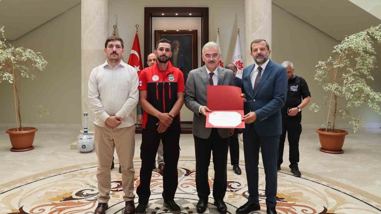 Bursa Valisi Ayyılddız’dan Yangın Kahramanlarına Teşekkür