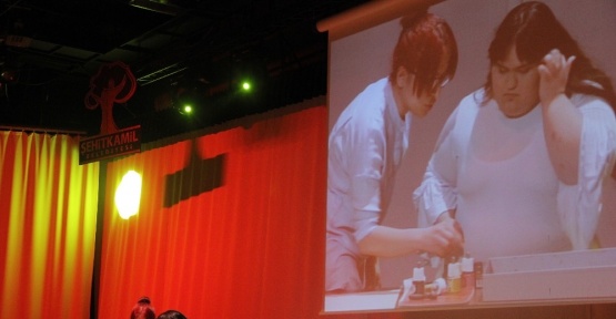 Down sendromlu çocuklar tiyatro gösterisi sergiledi