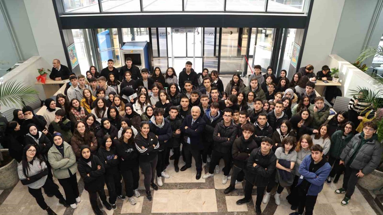 Üniversiteye Giren Gençlere 10 Bin Tl Destek