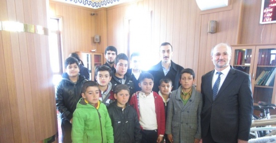 Kaymakam Çiçekli gençleri ödüllendirdi